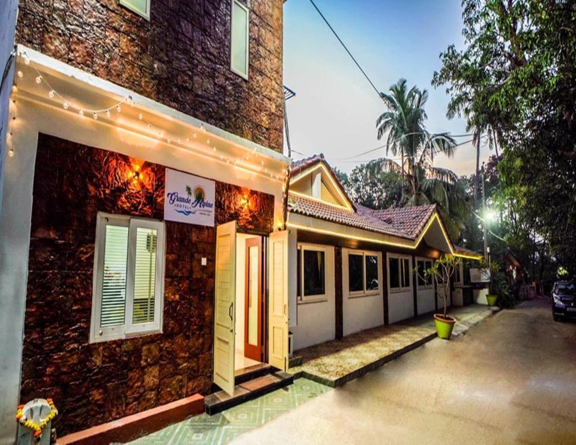 Grande Alpine Hotel Vagator Luaran gambar