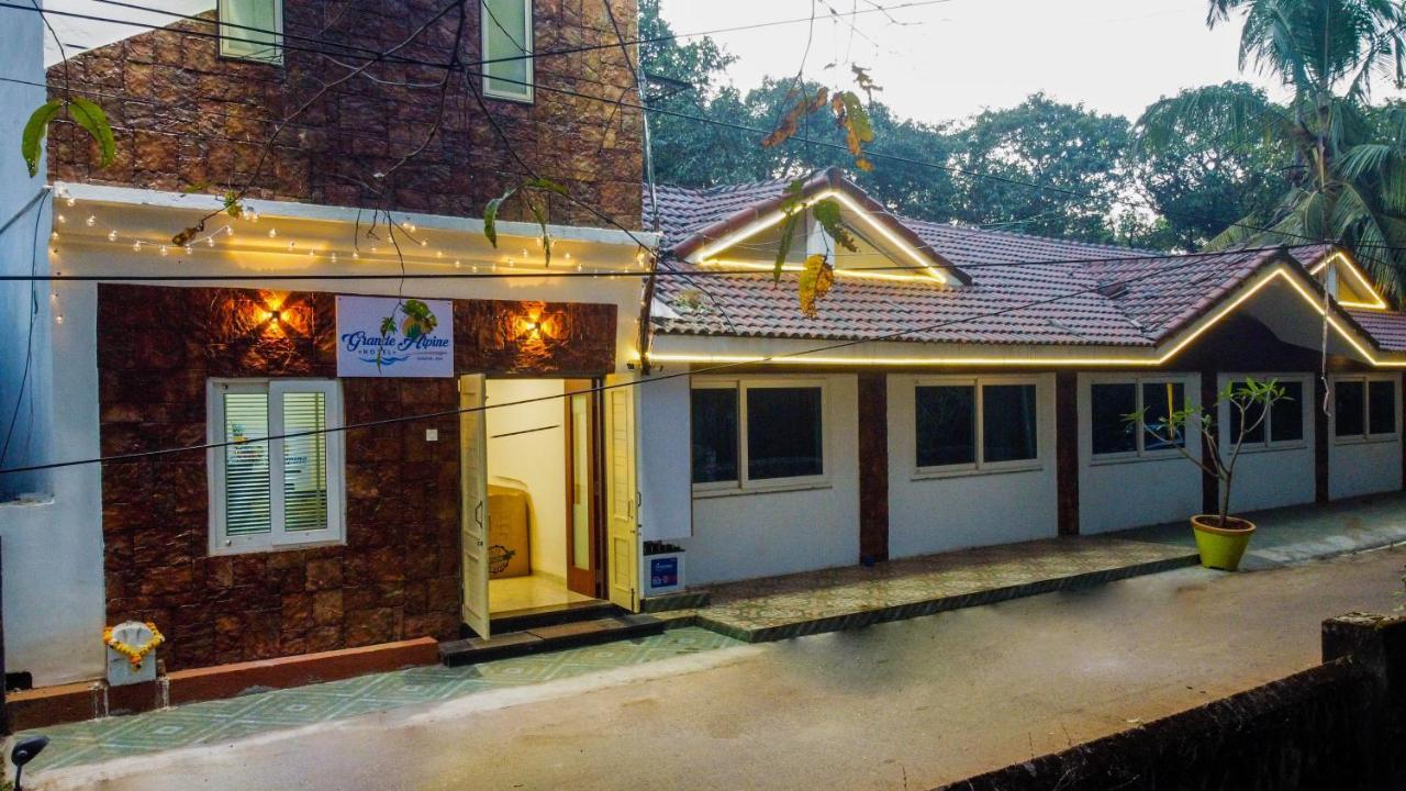 Grande Alpine Hotel Vagator Luaran gambar